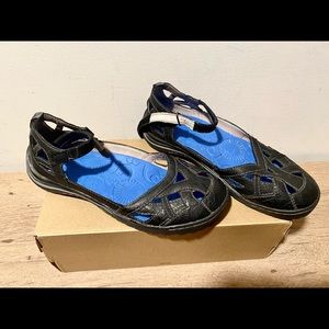 Jambi; size 7.5; color black